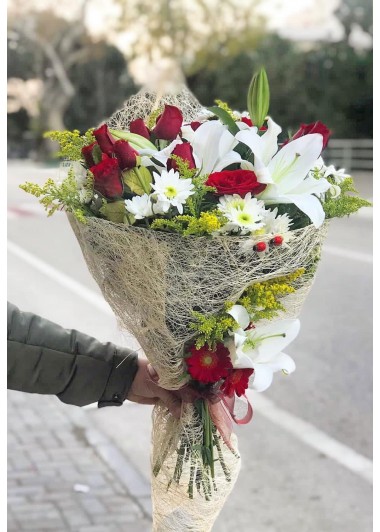 mevsim çiçekleri ve gül 